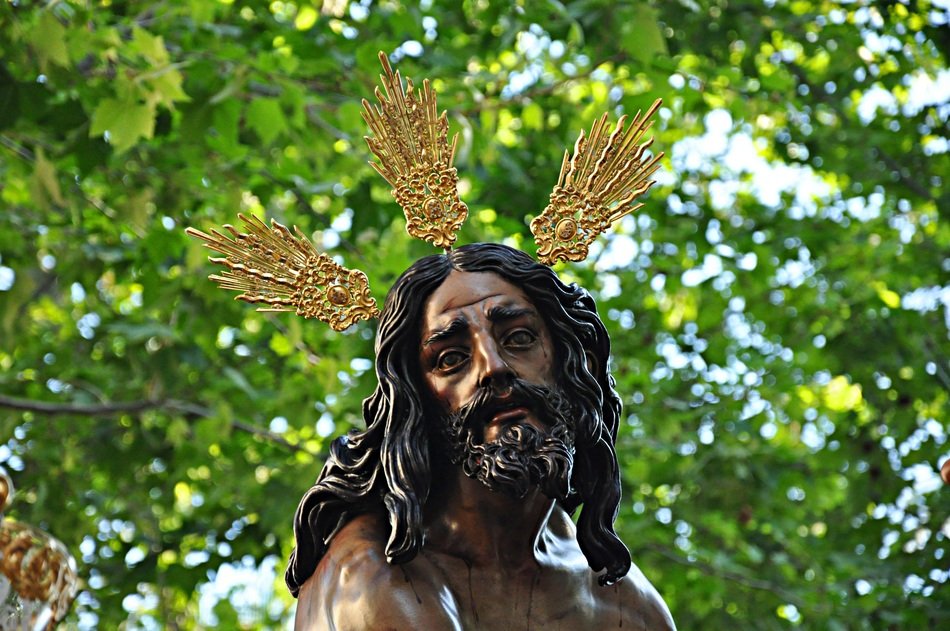 Photo of religion Jesus statue and tree