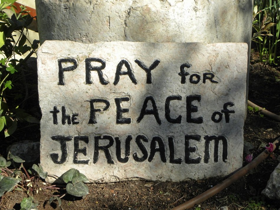 pray for the peace of jerusalem stone sign