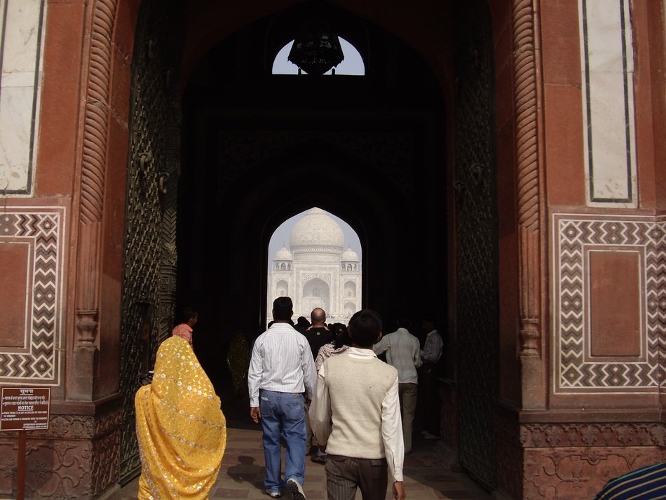 people go to prayer in Taj Mahal