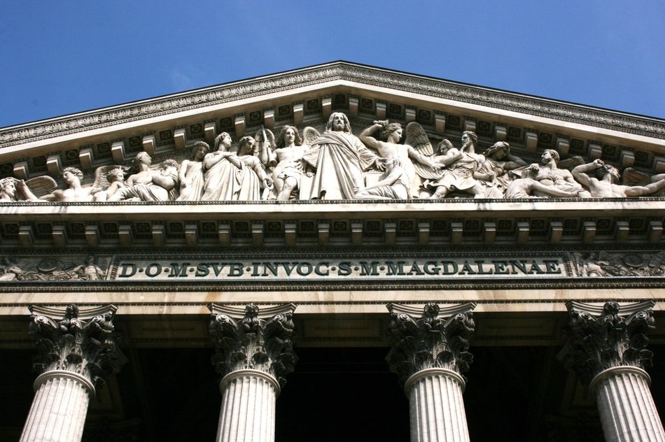 photo of the historical church in Paris
