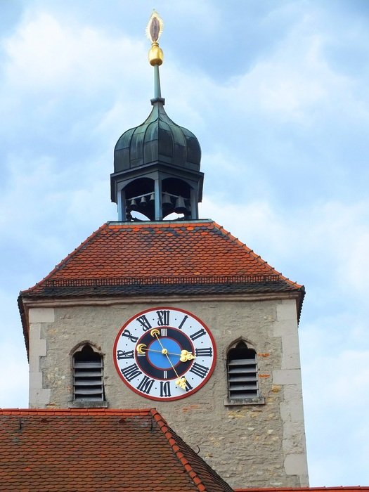 picture of the clock tower in regensburg