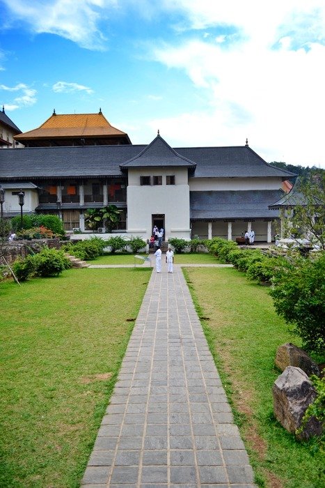 the Golden roof Of the temple of Tooth