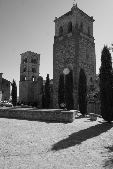 church plasencia black and white foto