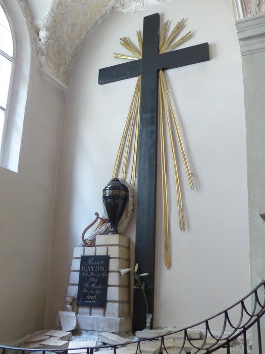 urn in the Cathedral Church of St. Peter