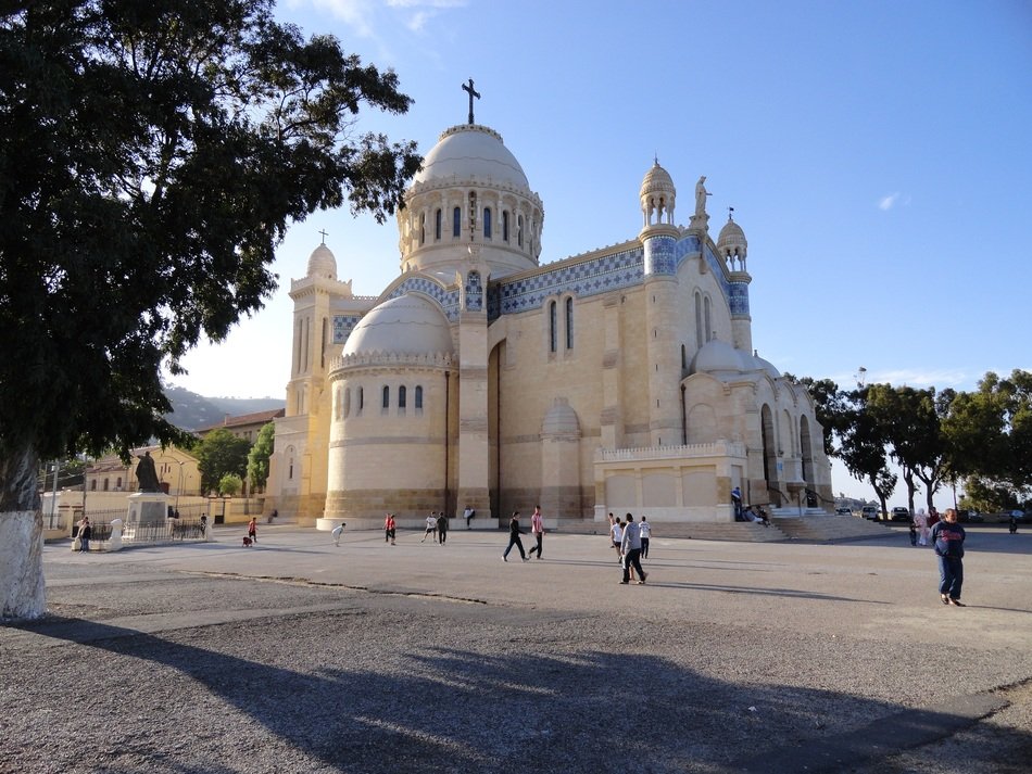 Basilique Notre Dame d'Afrique on square, algeria