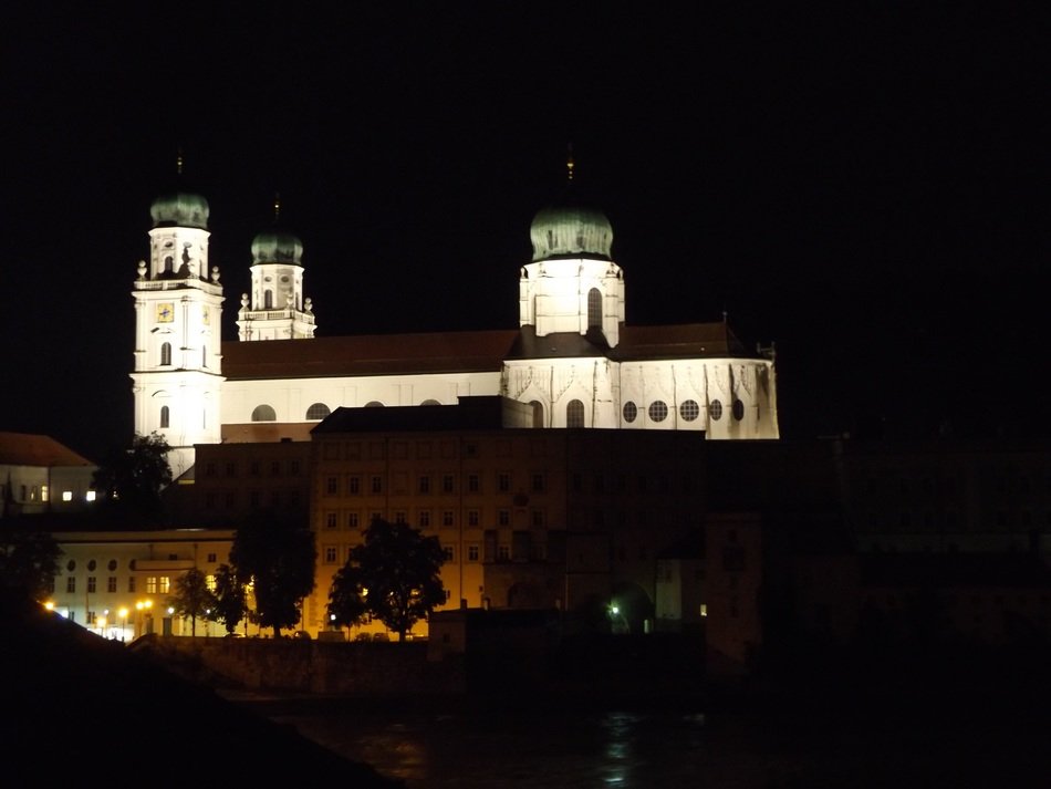the huge church of Saint Stephen in Baroque consecrated in the night darkness