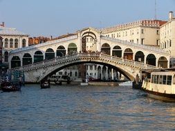 rialto bridge canal