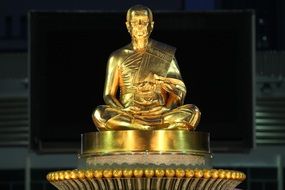 golden buddha statue in temple