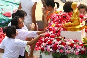 ceremonial worship of the Buddha statue