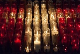 candles Church red and white