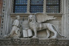 images of Venice, Church, sculpture