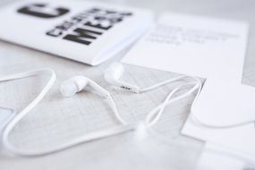 white acer earphones headphones