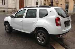 dacia duster car