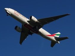 photo boeing 777 Emirates