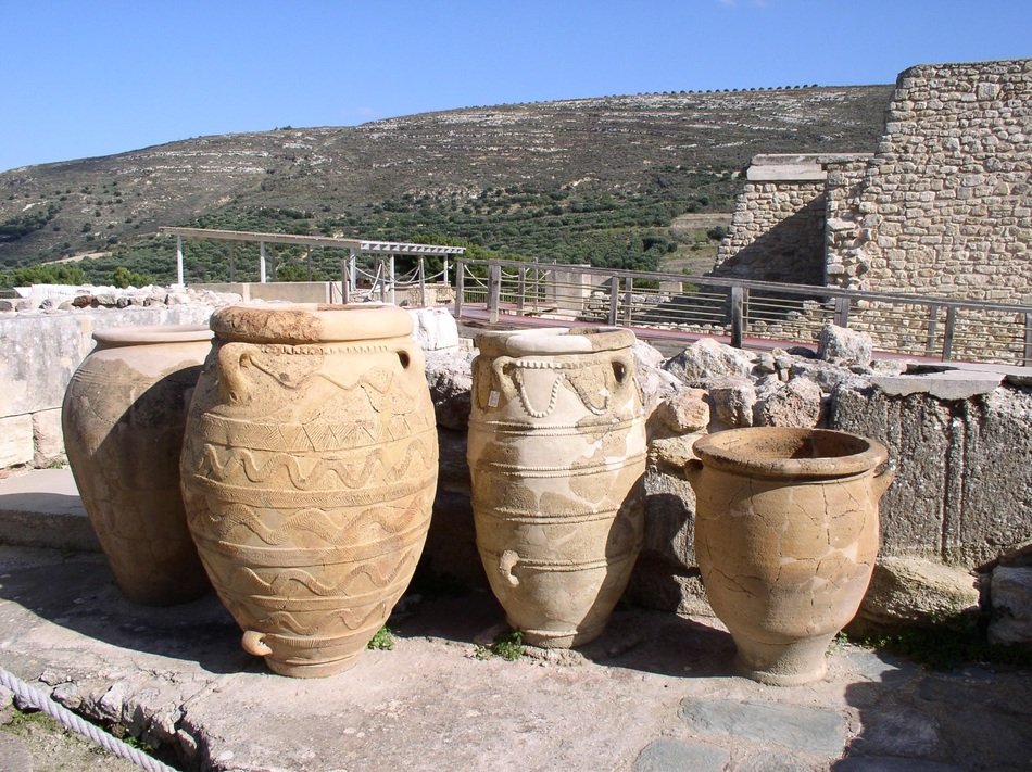 antique amphoras in Knosso in Greece