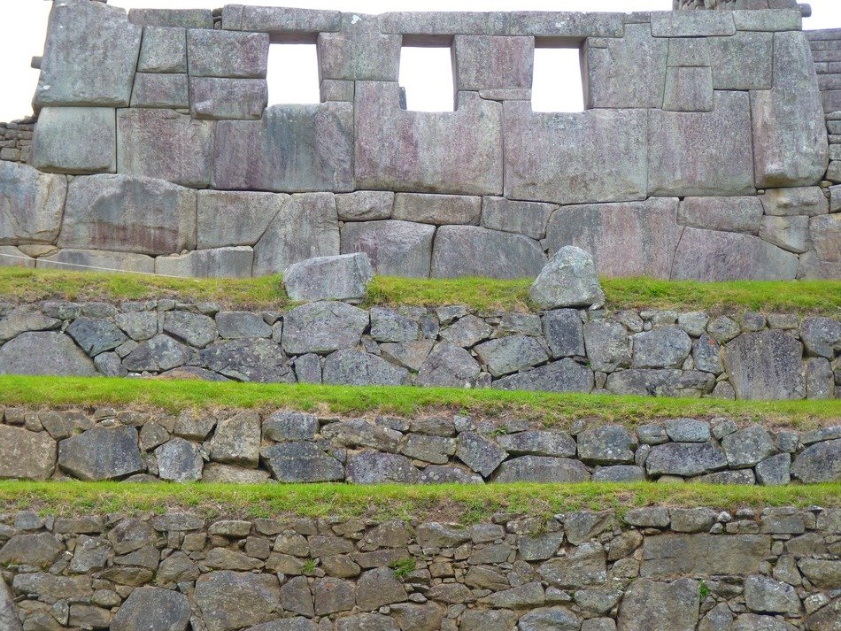 temple of three windows in peru