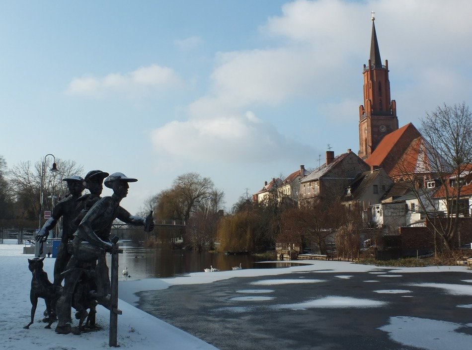 statues near the church of St. Mary and Andrew