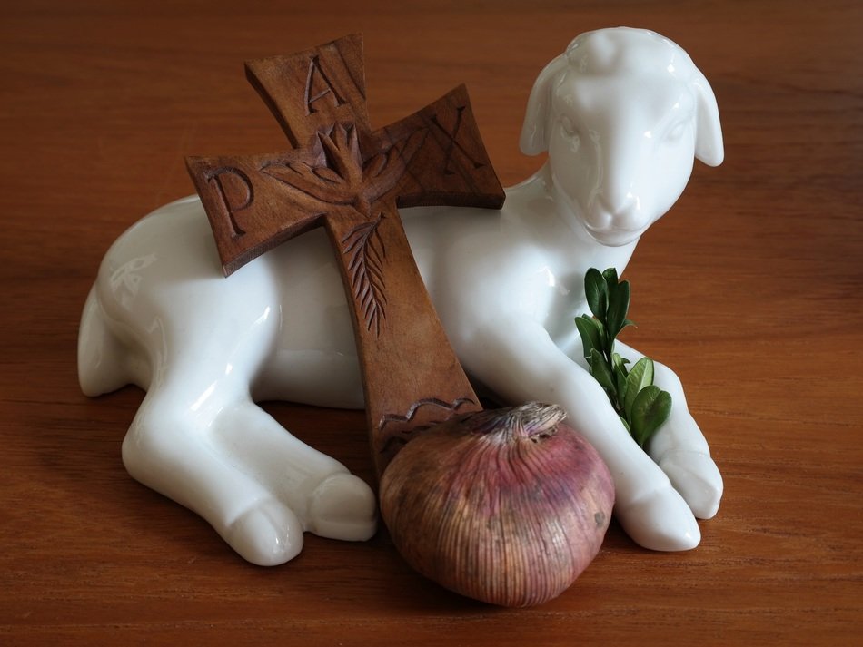 lamb and cross for easter holidays