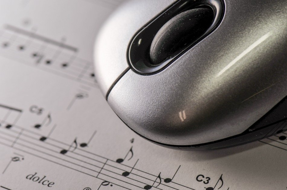 mouse on the notes