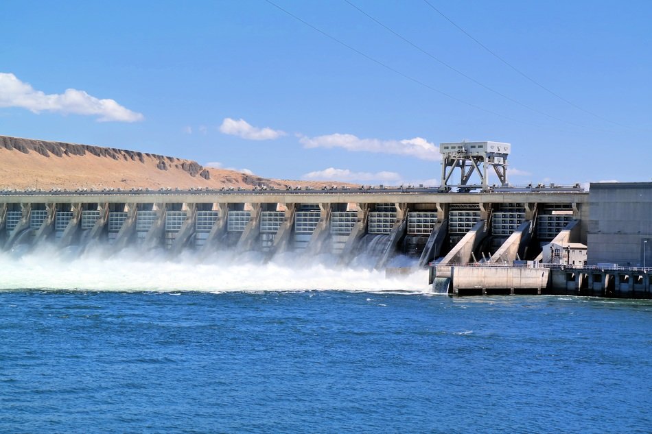 photo of the dam on the river