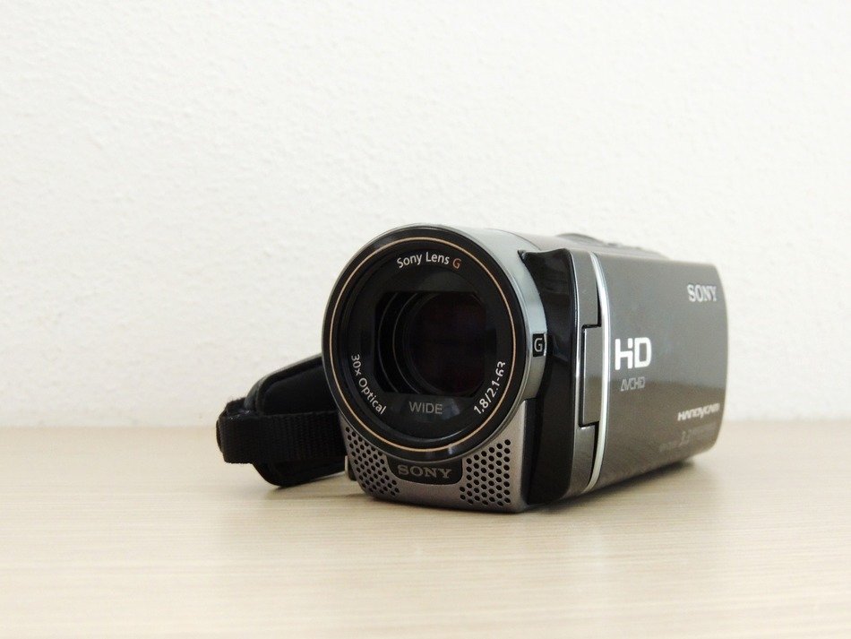 isolated handcam