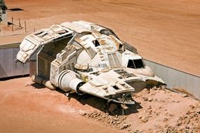 spaceship sculpture from star wars