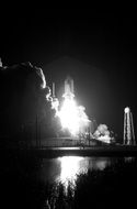 space shuttle discovery when starting at night