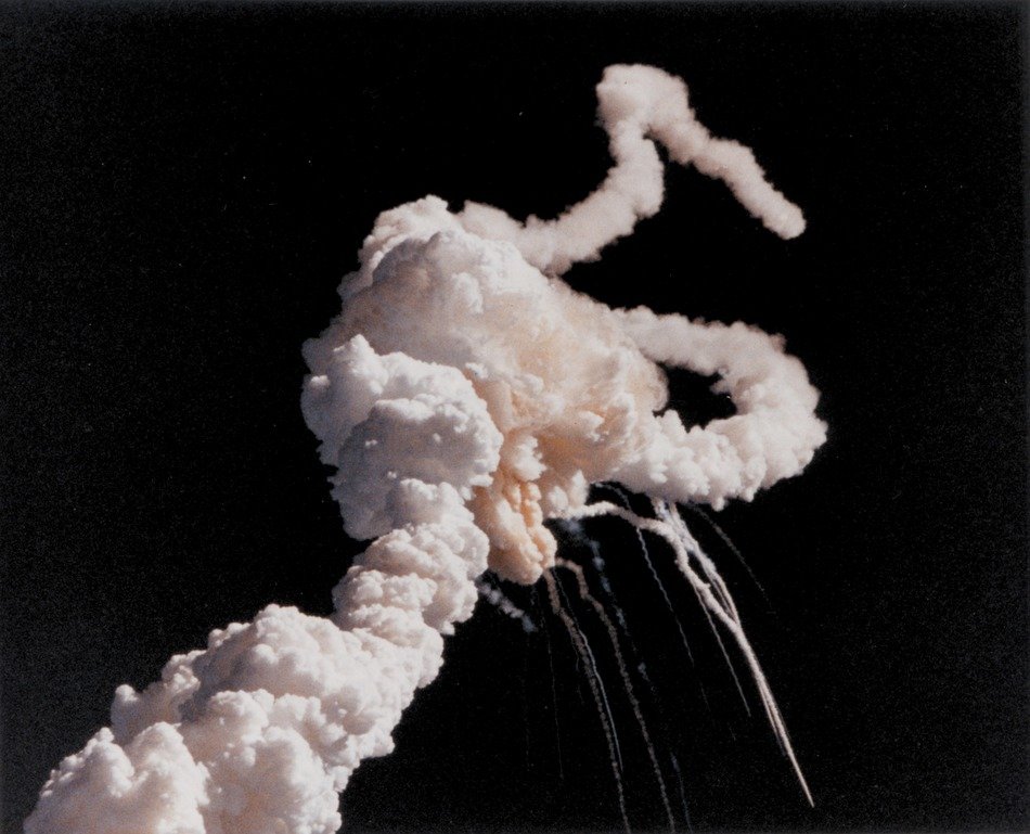 photo of a explosion of a space shuttle in 1986