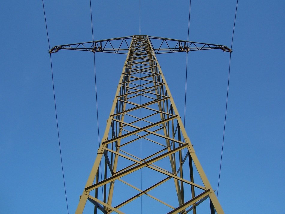 stromast under the blue sky