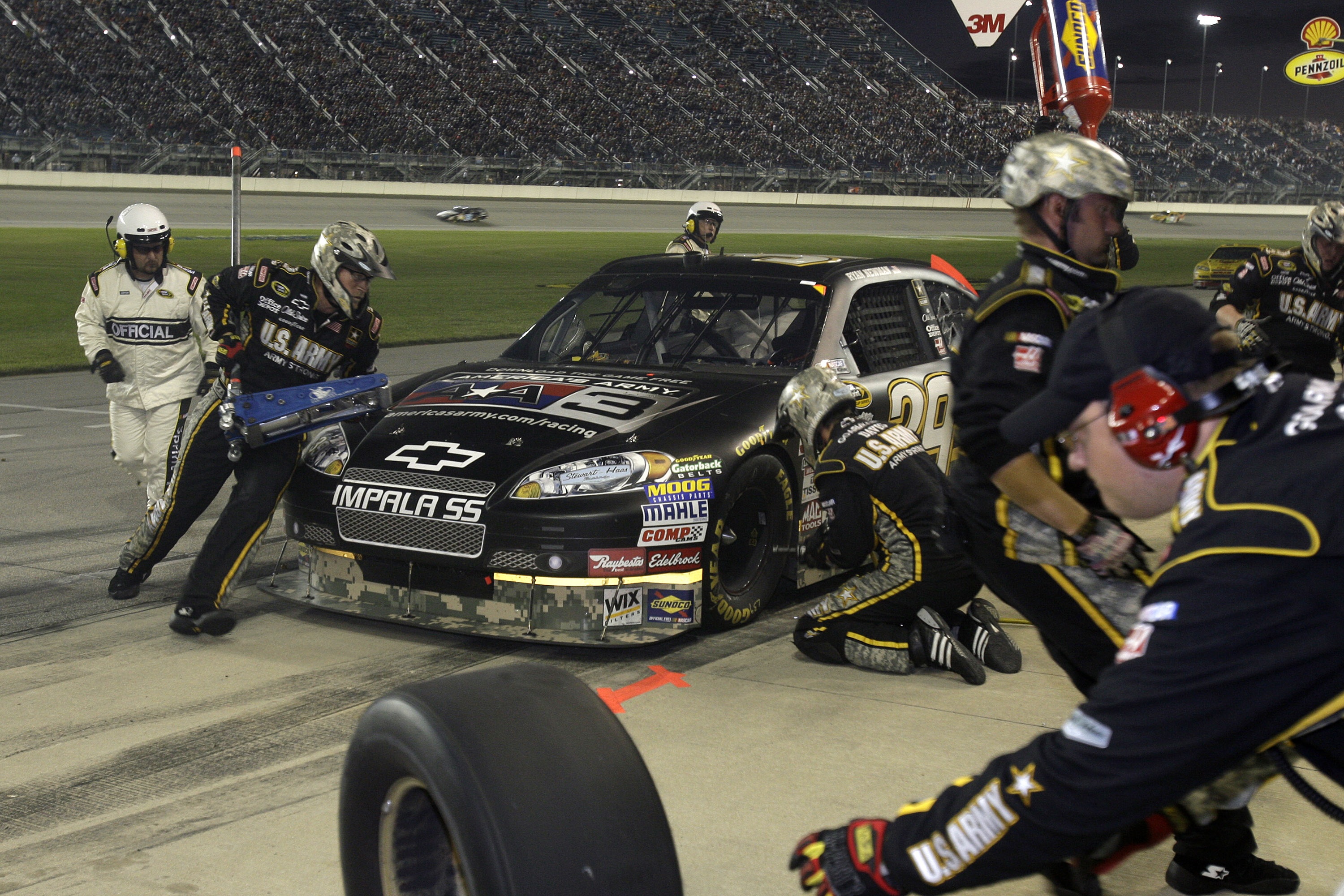 Pit team on car racing free image download