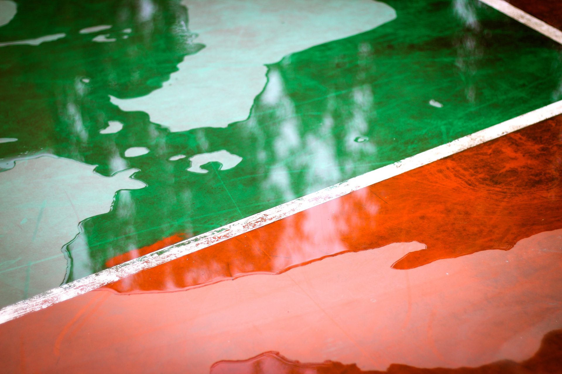 Contrast colors on a basketball court free image download