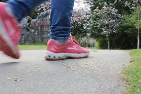 pink road shoes