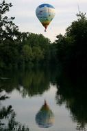 balloon over the lake