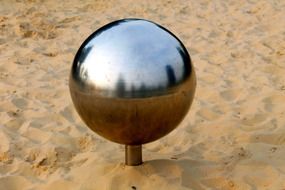 ball shiny