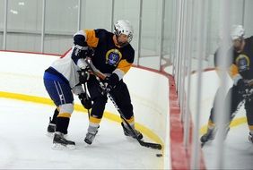 ice hockey players are passing forward