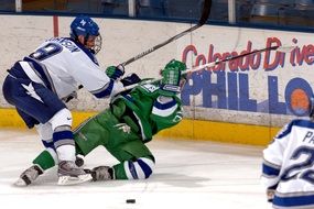 fighting ice hockey players