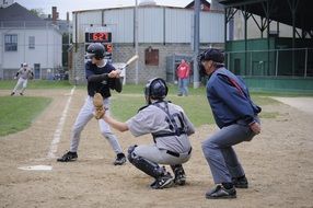 catching the ball in baseball
