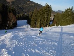 man skiing on the track