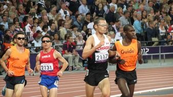 runners on paralympic games