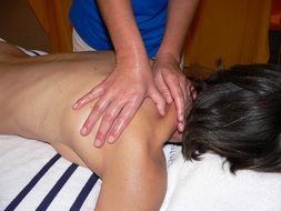 classic shoulder massage