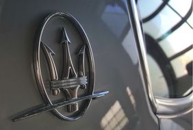 maserati logo on cars