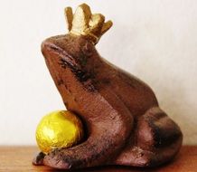 Frog prince decoration