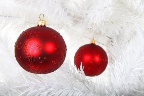 Christmas balls on the artificial Christmas tree