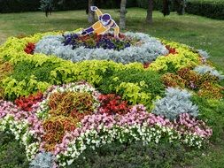 hockey player statue in flowerbed