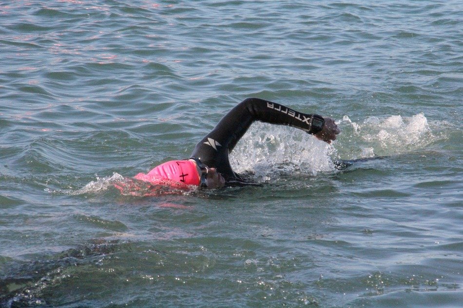 swimmer swims in water at speed