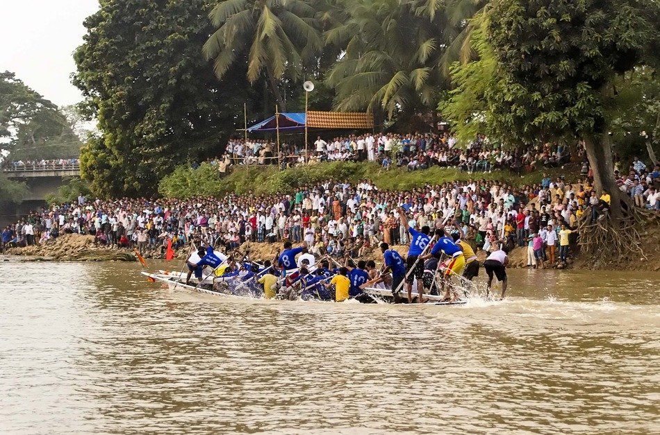 rowing competition and the audience