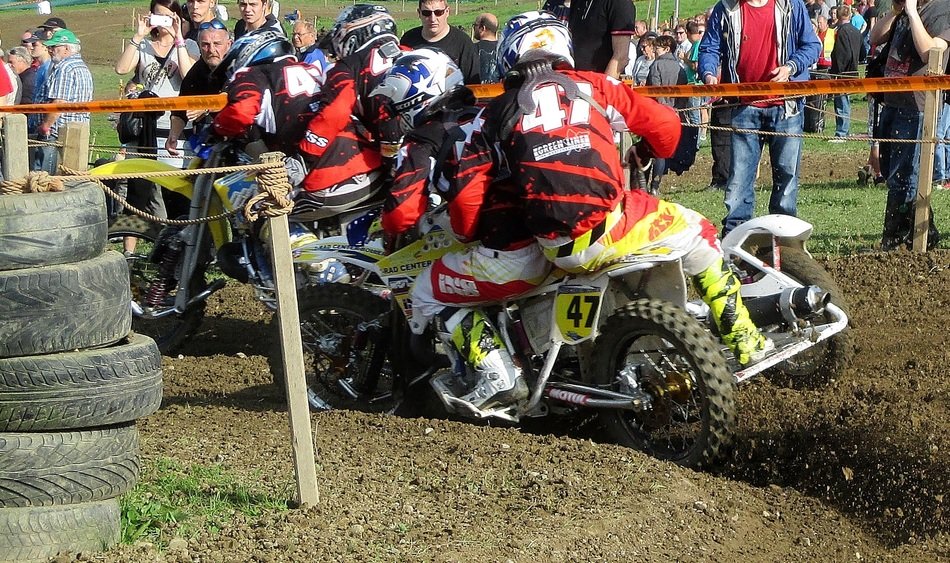 motocross on tricycles