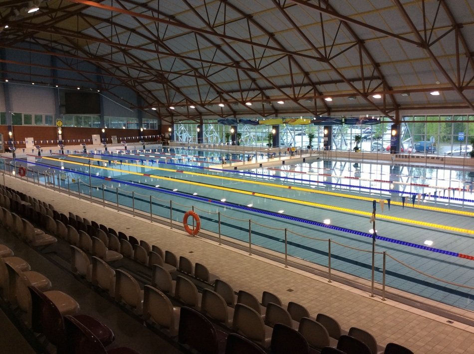Swimming pool indoors