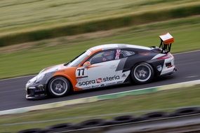 porsche car race 77