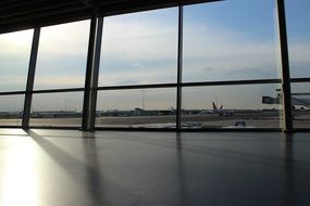 airport airplanes